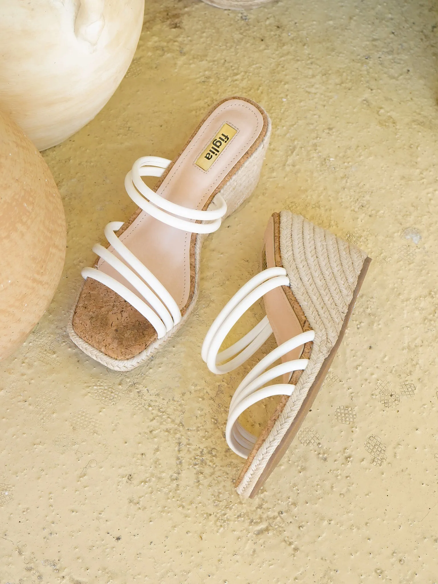 Amice Wedge Slides