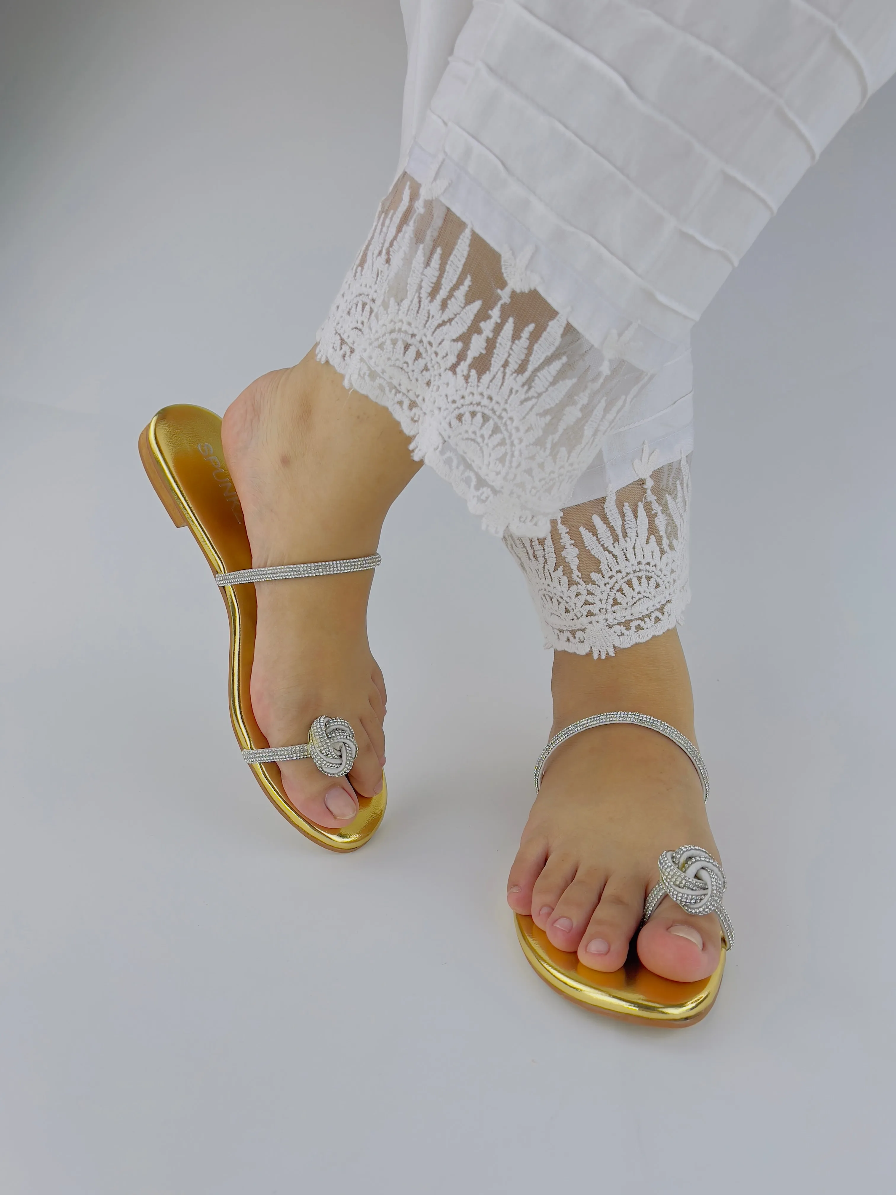 Cyra Shiny Gold Sparkly Twist Knotted Toe Ring Flat Slides