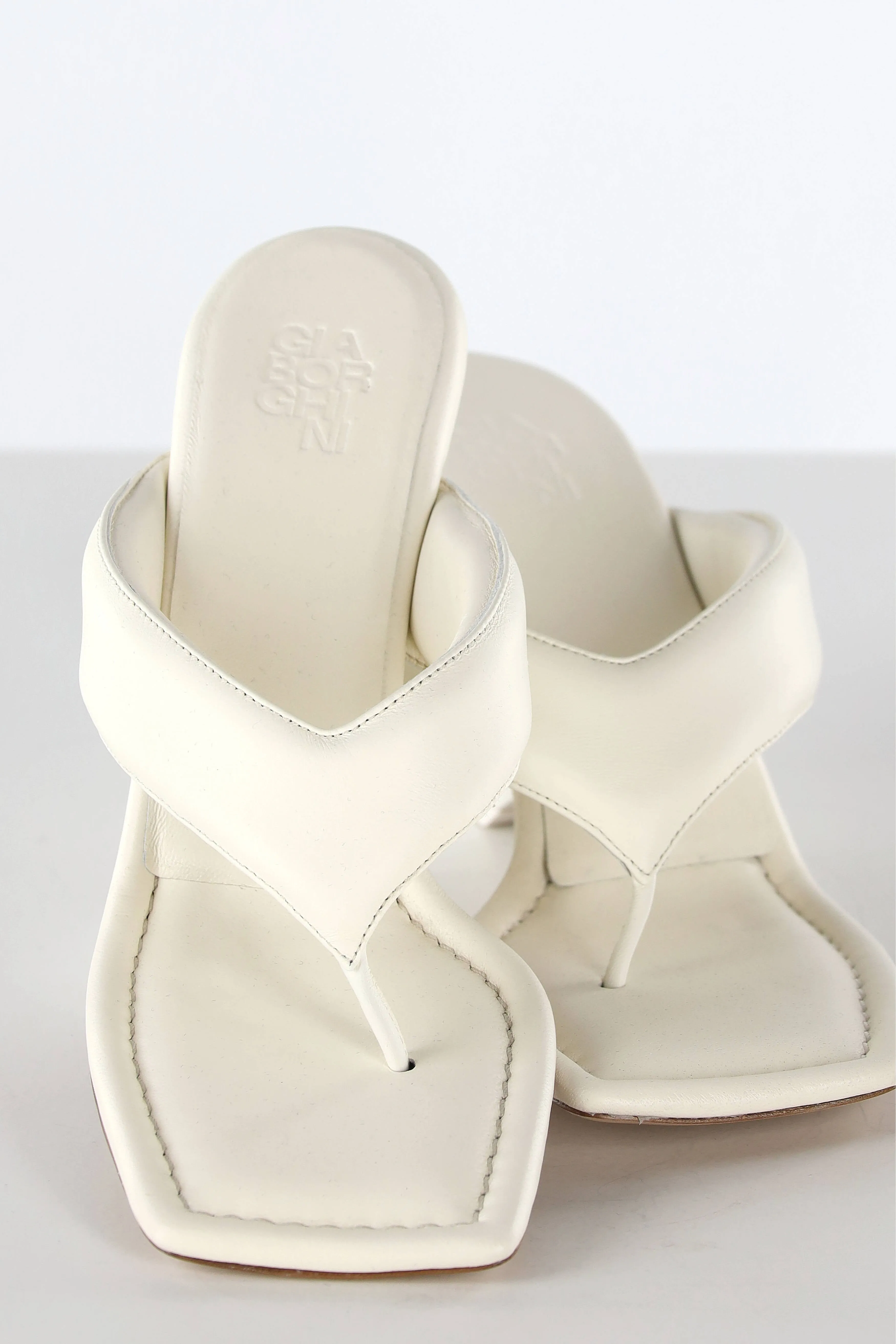 Mules Puffy Thong in Ivory