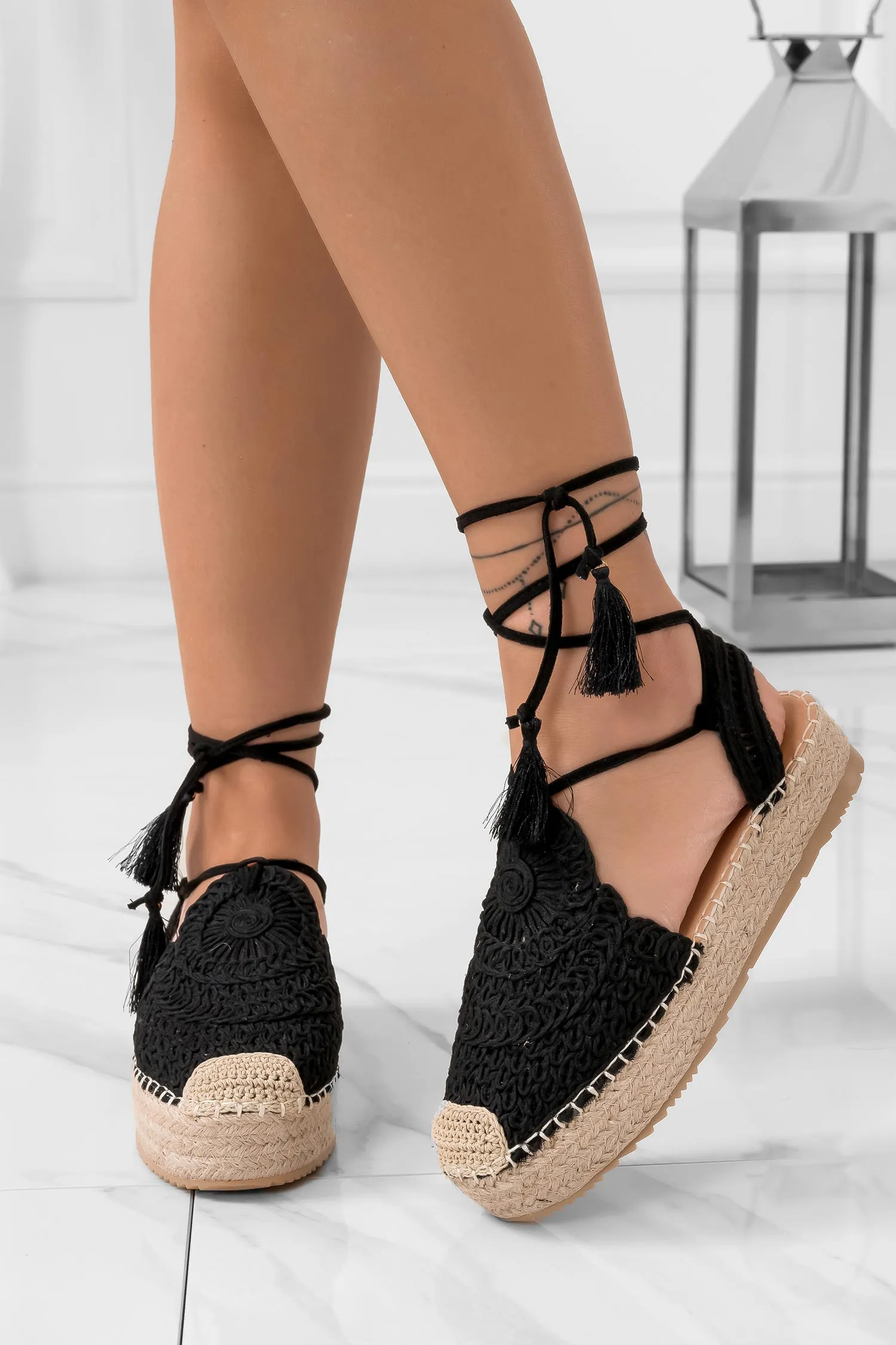 SOPHIE - Espadrilles nere con ricamo e laccio alla caviglia